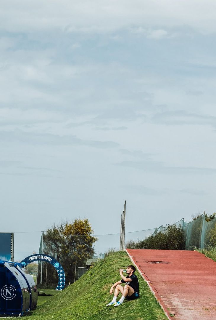 'Rinfrescati e ricomincia'. Il Napoli condivide su Instagram le migliori immagini della seduta d'allenamento svolta quest'oggi.