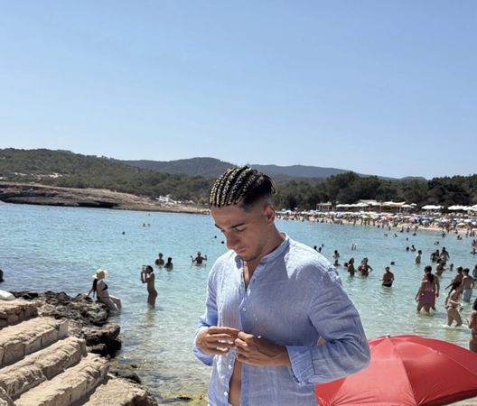 FOTO – Parisi si gode la vacanza a Ibiza con un capello tutto nuovo FOTO – Parisi si gode la vacanza a Ibiza con un capello tutto nuovo - immagine 1