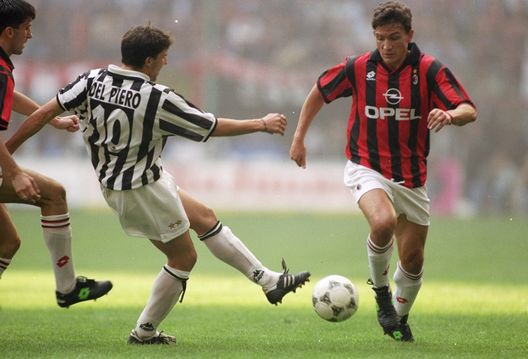 Stefano Eranio con la maglia del Milan (Mandatory Credit: Ben Radford/Allsport) ESCLUSIVA Stefano Eranio a DDD: “Al Milan è mancata la presenza della società quando serviva”- immagine 2