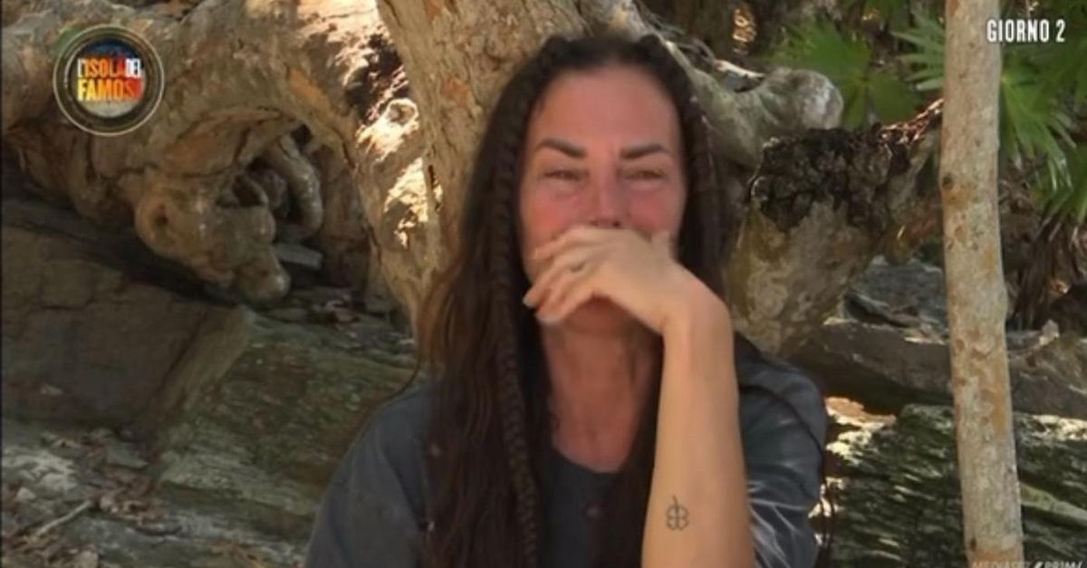 Isola dei Famosi, Antonella Mosetti crolla: “Non sto bene, siamo privati di molte cose e…”