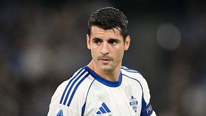 NAPLES, ITALY - NOVEMBER 01: Alvaro Morata of Como 1907 during the Serie A match between SSC Napoli and Como 1907 at Stadio Diego Armando Maradona on November 01, 2025 in Naples, Italy. (Photo by Francesco Pecoraro/Getty Images) BREAKING – Como, tegola Morata: ecco l’esito degli esami e i tempi di recupero, c’è lesione - immagine 1