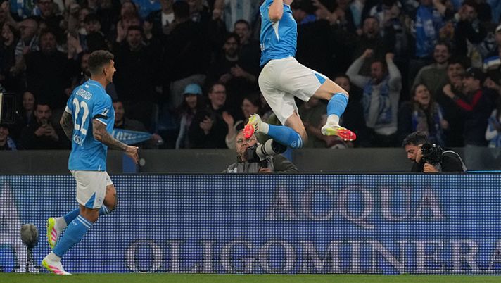 Il Napoli vince il posticipo e “La capolista se ne va”: è sorpasso all’Inter! - immagine 1