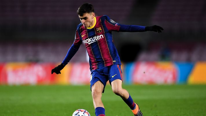 BARCELONA, SPAIN - DECEMBER 08: Pedri of FC Barcelona runs with the ball during the UEFA Champions League Group G stage match between FC Barcelona and Juventus at Camp Nou on December 08, 2020 in Barcelona, Spain. Sporting stadiums around Spain remain under strict restrictions due to the Coronavirus Pandemic as Government social distancing laws prohibit fans inside venues resulting in games being played behind closed doors. (Photo by David Ramos/Getty Images) Pedri “Se tutto andrà bene, sarò al top per il Clásico” - immagine 1