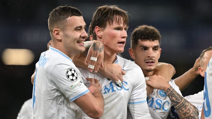 NAPLES, ITALY - NOVEMBER 25: Scott McTominay of SSC Napoli celebrates after scoring his side first goal during the UEFA Champions League 2025/26 League Phase MD5 match between SSC Napoli and Qarabag FK at Stadio Diego Armando Maradona on November 25, 2025 in Naples, Italy. (Photo by Francesco Pecoraro/Getty Images) Champions League, Napoli-Qarabag 2-0: Conte torna a vincere in Europa. Bodo-Juve 2-3 - immagine 1