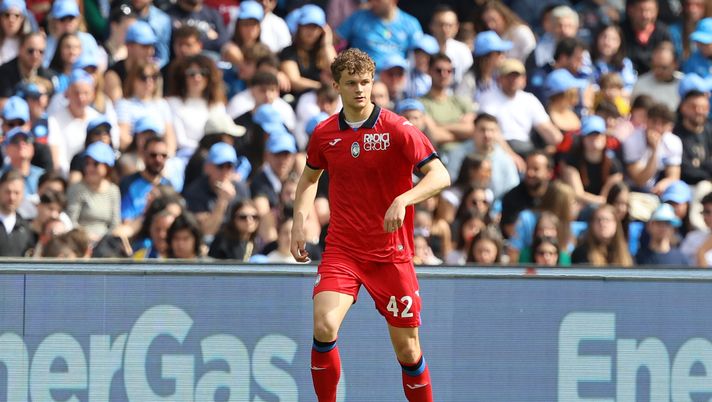 NAPLES, ITALY - MARCH 30: Giorgio Scalvini of Atalanta BC during the Serie A TIM match between SSC Napoli and Atalanta BC at Stadio Diego Armando Maradona on March 30, 2024 in Naples, Italy. (Photo by Francesco Pecoraro/Getty Images) (Photo by Francesco Pecoraro/Getty Images) Scalvini ko all’adduttore: salta il Napoli e resta in dubbio per la Fiorentina - immagine 1