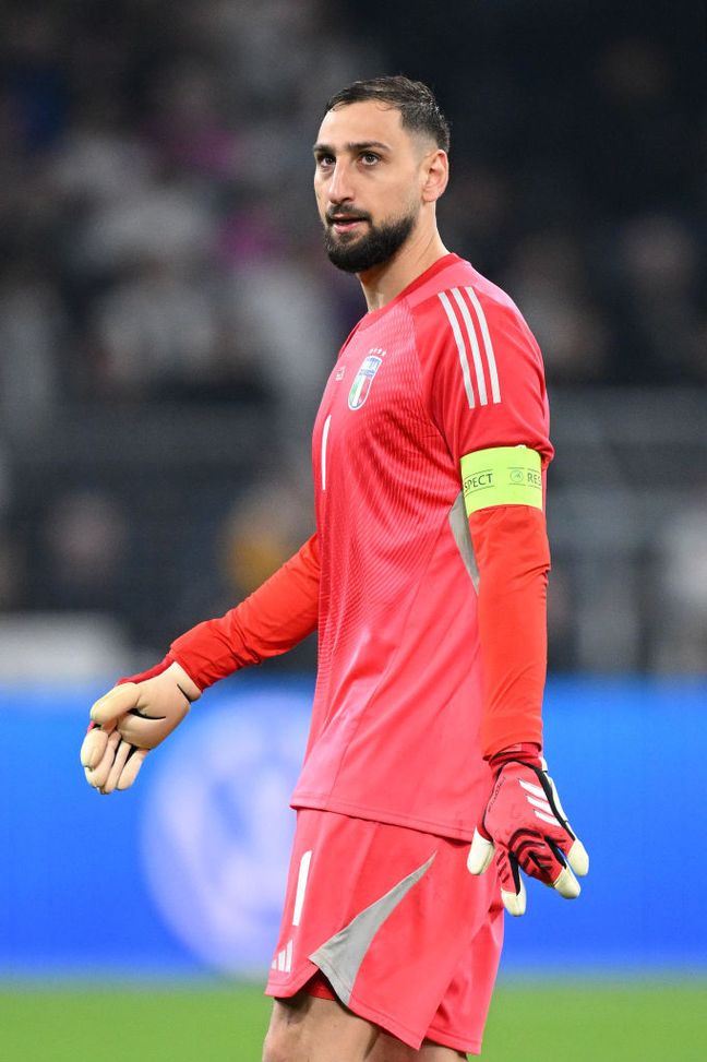 DORTMUND, GERMANY - MARCH 23: Gianluigi Donnarumma of Italy looks dejected after the UEFA Nations League Quarterfinal Leg Two match between Germany and Italy at Football Stadium Dortmund on March 23, 2025 in Dortmund, Germany. (Photo by Stuart Franklin/Getty Images) Enzo Raiola: “Donnarumma può tornare al Milan? Perchè no”- immagine 2