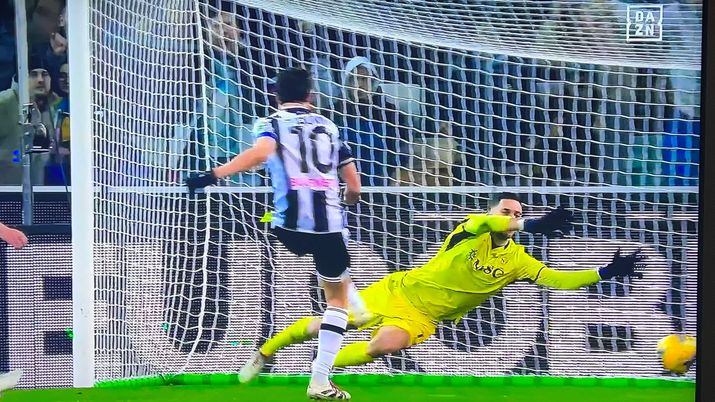 VIDEO Udinese-Napoli 1-0, Meret para il rigore ma Thauvin porta avanti i suoi - immagine 1