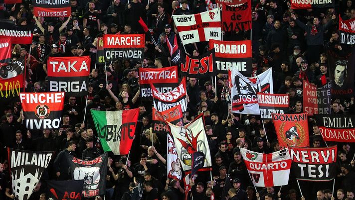 Milan, i tifosi fischiano e contestano: “Ci avete rotto il c…” - immagine 1