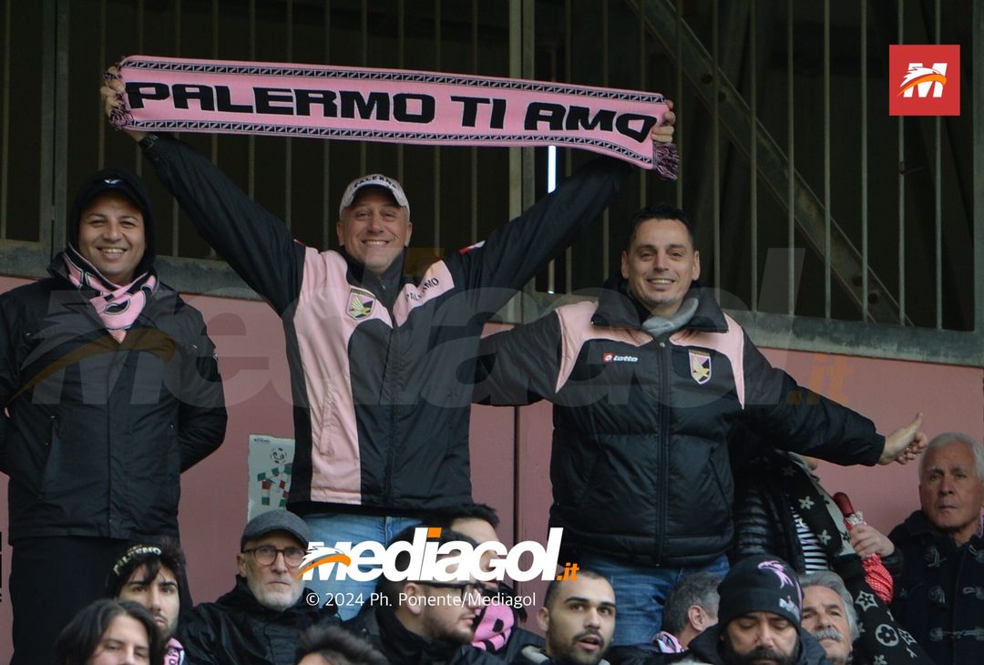 FOTOTIFO Palermo-Modena 4-2, gli scatti ai tifosi al “Renzo Barbera” (GALLERY) - immagine 16