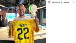 FOTO Palermo, l’ex rosa Pomini dona la maglia al “Museum” del club