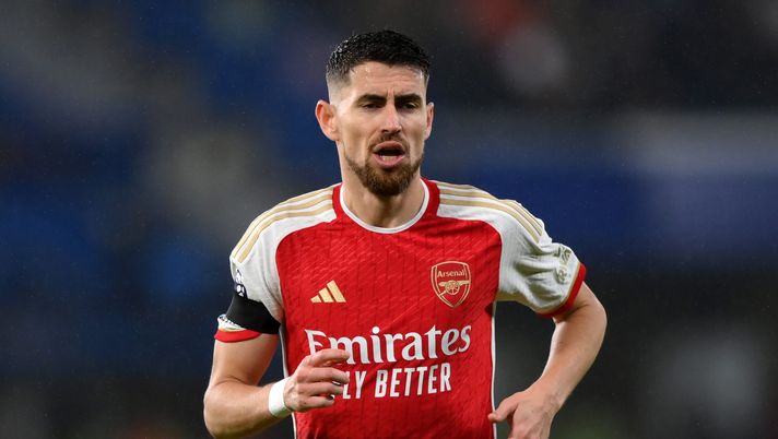 LONDON, ENGLAND - OCTOBER 21: Jorginho of Arsenal during the Premier League match between Chelsea FC and Arsenal FC at Stamford Bridge on October 21, 2023 in London, England. (Photo by Justin Setterfield/Getty Images)  Blitz notturno di lady Jorginho a casa della presunta amante: cosa è successo - immagine 1