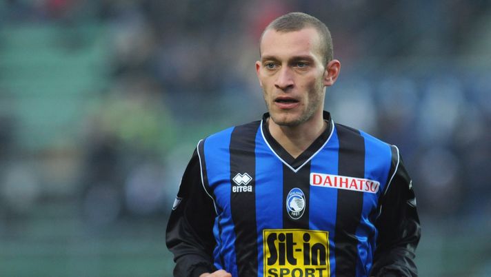 BERGAMO, ITALY - JANUARY 17: Tiberio Guarente of Atalanta BC looks on during the Serie A match between Atalanta BC and SS Lazio at Stadio Atleti Azzurri d'Italia on January 17, 2010 in Bergamo, Italy. (Photo by Valerio Pennicino/Getty Images) Guarente: “Mandragora arma in più per l’Europa. Siviglia? Tifosi viola andate!” - immagine 1