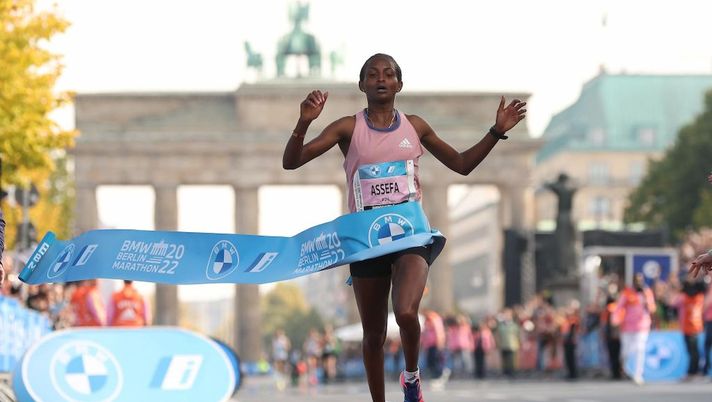 Maratona, etiope Assefa migliora di 2′ record mondo donne - immagine 1