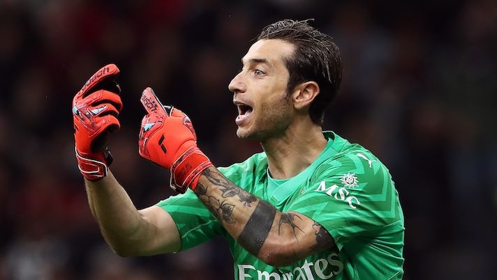 MILAN, ITALY - OCTOBER 22: Antonio Mirante of AC Milan reacts during the Serie A TIM match between AC Milan and Juventus at Stadio Giuseppe Meazza on October 22, 2023 in Milan, Italy. (Photo by Marco Luzzani/Getty Images) Mirante: “A Leao manca un po’ di fame. Maignan leader, Ibra, Pioli e vi racconto Fonseca” - immagine 1