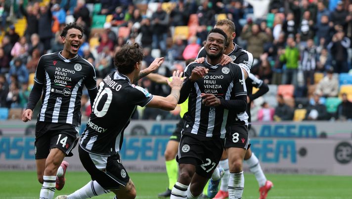 UDINE, ITALY - OCTOBER 05: Christian Kabasele of Udinese celebrates scoring a goal with teammates during the Serie A match between Udinese Calcio and Cagliari Calcio at Stadio Friuli on October 05, 2025 in Udine, Italy. (Photo by Timothy Rogers/Getty Images) Udinese News- Nuovo nome per sostituire Kristensen! I dettagli - immagine 1