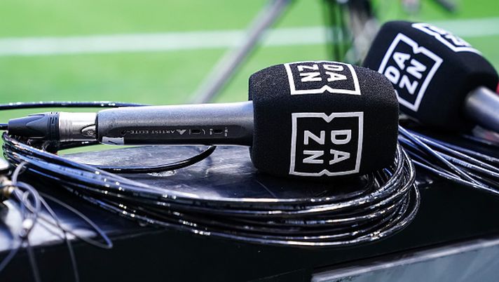 FREIBURG IM BREISGAU, GERMANY - SEPTEMBER 28: Detail close up of a DAZN microphone during the Bundesliga match between SC Freiburg and TSG Hoffenheim at Europa-Park Stadion on September 28, 2025 in Freiburg im Breisgau, Germany. (Photo by Daniela Porcelli/Getty Images) Juventus Milan tv