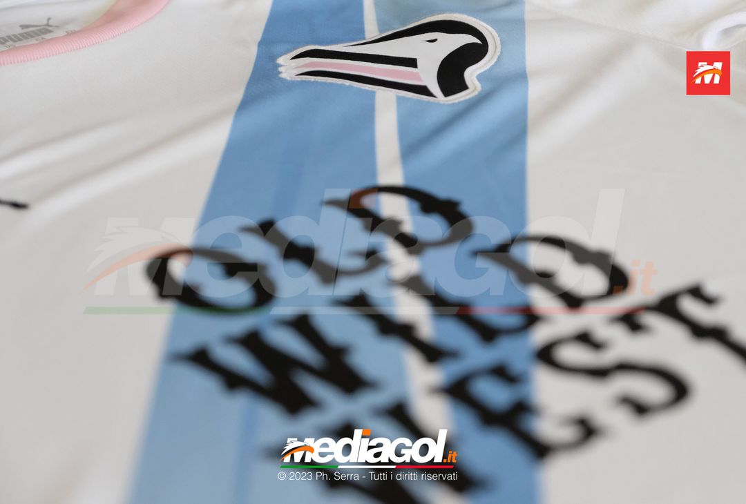 FOTO Palermo, inizia la vendita della seconda e terza maglia Puma 2023/2024 (Gallery) - immagine 21