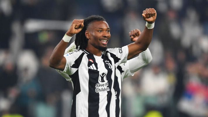 TURIN, ITALY - NOVEMBER 09: Khephren Thuram of Juventus celebrates following the team's victory during the Serie A match between Juventus and Torino at Juventus Stadium on November 09, 2024 in Turin, Italy. (Photo by Valerio Pennicino/Getty Images) Thuram: “Alla Juve giochi sempre per vincere”. E svela un aneddoto su papà Lilian e Locatelli - immagine 1