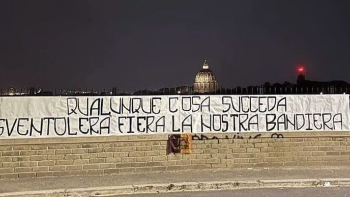 Striscione per Roma-Bayer: “Qualunque cosa accada, sventolerà fiera la nostra bandiera” - immagine 1