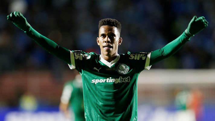 MIRAFLORES, BOLIVIA - APRIL 24: Estêvão Willian of Palmeiras celebrates after scoring the team's second goal during the Copa CONMEBOL Libertadores 2025 Group G match between Bolivar and Palmeiras at Estadio Hernando Siles on April 24, 2025 in Miraflores, Bolivia. (Photo by Gaston Brito Miserocchi/Getty Images) Palmeiras-Gremio, scuole a confronto: i più grandi talenti sfornati dalle due squadre - immagine 1
