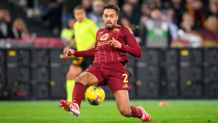 Roma, problemi per Rensch ma cambi finiti: resta in campo fino al fischio finale - immagine 1