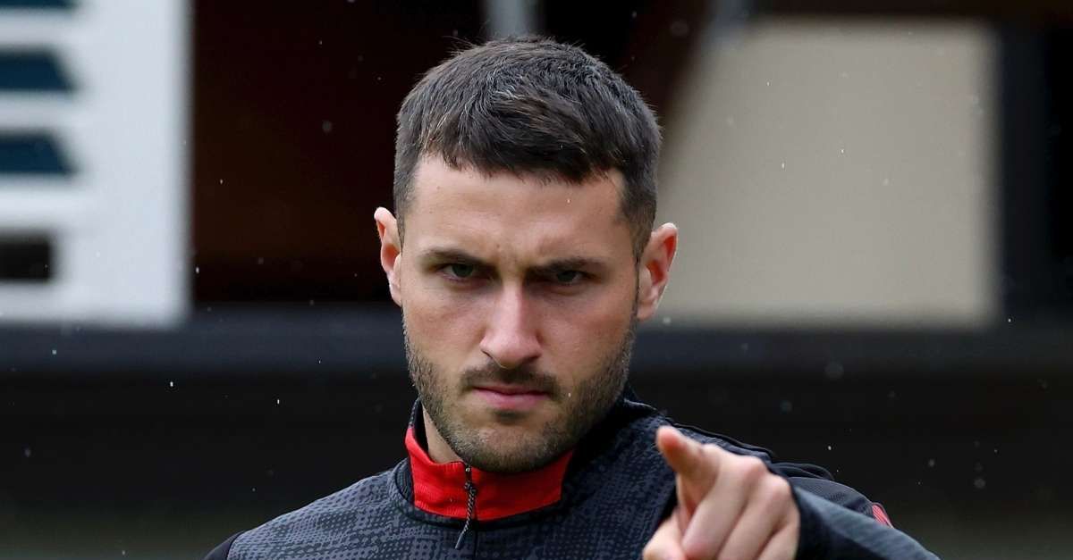 Il Milan vende Giménez! Il ‘Bebote’ può restare in Serie A: scambio da urlo alle porte Il Milan vende Giménez! Il ‘Bebote’ può restare in Serie A: scambio da urlo alle porte