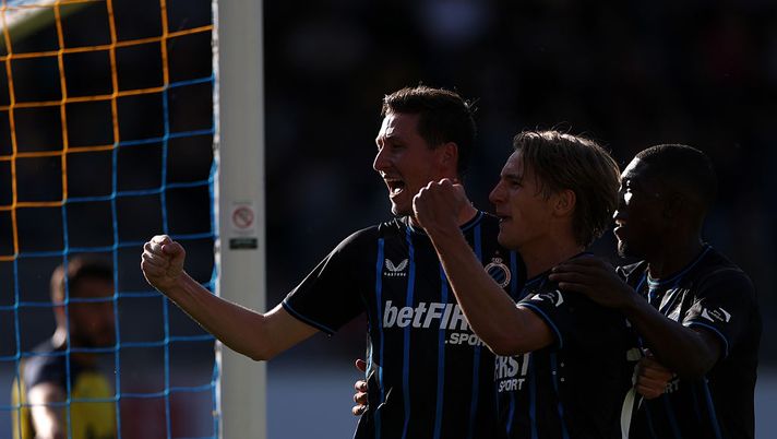 BRUSSELS, BELGIUM - JULY 20:  Hans Vanaken of Club Brugge celebrates scoring his teams second goal of the game with teammates Romeo Vermant and Joel Ordonez during the Belgian Super Cup match between Union Saint-Gilloise and Club Brugge at Joseph Marien Stadium on July 20, 2025 in Brussels, Belgium.  (Photo by Dean Mouhtaropoulos/Getty Images)  club-brugge-vanaken-caso-jashari-milan-futuro-trattativa-calciomercato-supercoppa-belga