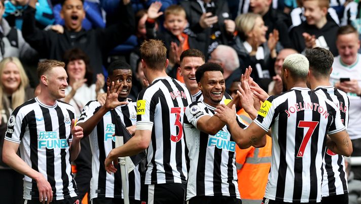 NEWCASTLE UPON TYNE, ENGLAND - APRIL 23: Alexander Isak of Newcastle United ( 2nd from left) celebrates after scoring the team's fifth goal with team mates during the Premier League match between Newcastle United and Tottenham Hotspur at St. James Park on April 23, 2023 in Newcastle upon Tyne, England. (Photo by Clive Brunskill/Getty Images) Newcastle