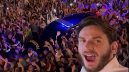 Continua lo show di Kvaratskhelia al ritorno in Georgia: una folla oceanica per lui!