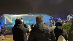 VIDEO Il Napoli arriva allo Stadium: insulti, urla e gestacci dei tifosi della Juve