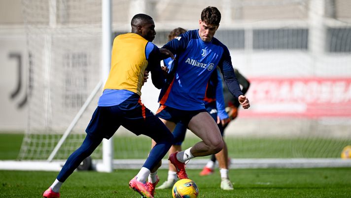 TURIN, ITALY - MARCH 13: Randal Kolo Muani, Dusan Vlahovic of Juventus during a training session at JTC on March 13, 2025 in Turin, Italy. (Photo by Daniele Badolato - Juventus FC/Juventus FC via Getty Images) Vlahovic, Kolo Muani