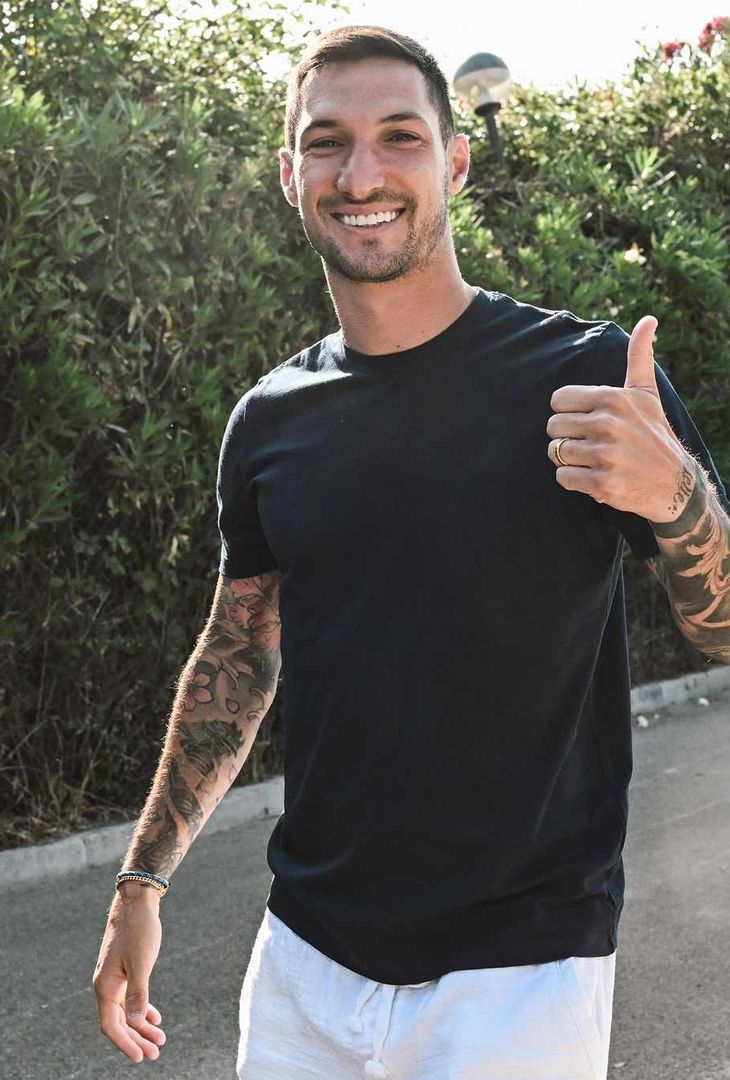 GALLERY Primo giorno di scuola a Castel Volturno: ritorni e volti nuovi - immagine 5