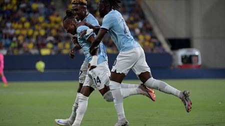 Noslin, Dele-Bashiru e Tchaouna Noslin, Dele-Bashiru e Tchaouna