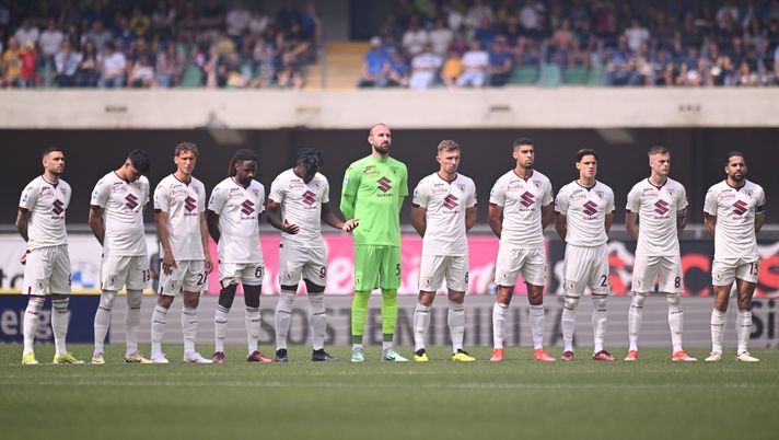 GETTY IMAGES Tifoso mima l’aereo di Superga che cade, il Verona: “Lo identificheremo e allontaneremo” - immagine 1