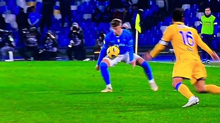 Napoli-Frosinone, Simeone segna ma il gol viene annullato: il motivo - immagine 1