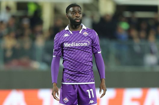 FLORENCE, ITALY - APRIL 18: Nanitamo Jonathan Ikoné of ACF Fiorentina looks on during the UEFA Europa Conference League 2023/24 Quarter-final second leg match between ACF Fiorentina and Viktoria Plzen at Stadio Artemio Franchi on April 18, 2024 in Florence, Italy.(Photo by Gabriele Maltinti/Getty Images Ikonè complica i piani della Fiorentina: dubbi sulle destinazioni qatariote- immagine 2