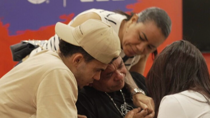 Liverpool, Luis Diaz torna in Colombia e riabbraccia il padre dopo il sequestro Liverpool, Luis Diaz torna in Colombia e riabbraccia il padre dopo il sequestro - immagine 1