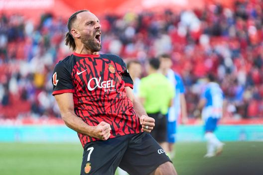 Vedat Muriqi del RCD Mallorca festeggia dopo aver segnato il secondo gol della sua squadra durante la partita di Liga tra RCD Mallorca e RCD Espanyol de Barcelona all’Estadi de Son Moix il 15 marzo 2025 a Maiorca, Spagna. (Foto di Rafa Babot/Getty Images) Real Madrid-Maiorca: attacco contro difesa, ecco i duelli chiave del match- immagine 3