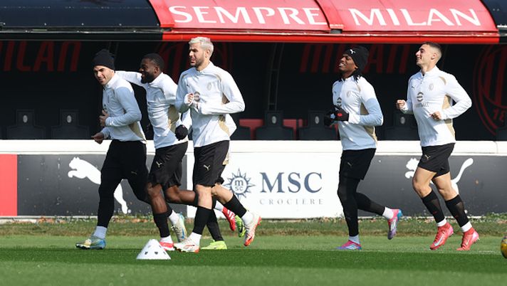 CAIRATE, ITALY - FEBRUARY 20: Theo Hernandez of AC Milan in action during a AC Milan training session at Milanello on February 20, 2025 in Cairate, Italy. (Photo by Claudio Villa/AC Milan via Getty Images) Oggi a Milanello