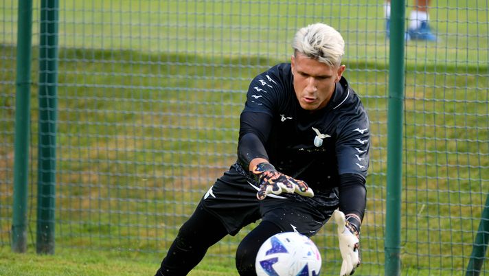 AURONZO DI CADORE, ITALY - JULY 12: Marco Alia of SS Lazio in action during the SS Lazio training session on July 12, 2022 in Auronzo di Cadore, Italy. (Photo by Marco Rosi - SS Lazio/Getty Images) Skenderbeu, Alia: “Meret? Dispiace vedere un collega fare errori del genere” - immagine 1