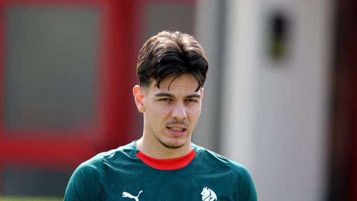 Ardon Jashari , centrocampista del Milan | Getty Images Milan, l’omaggio di Jashari: “Ecco perchè ho scelto il numero 14” - immagine 1