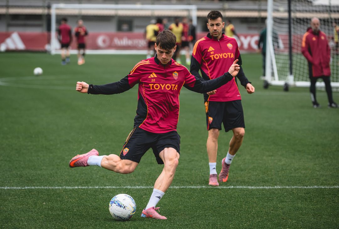 Trigoria, l’allenamento a -2 da Roma-Juventus: Dybala in gruppo – FOTO GALLERY - immagine 10