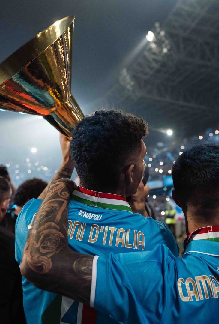 GALLERY Napoli campione d’Italia, la squadra si ‘gode’ la Coppa con i tifosi - immagine 12