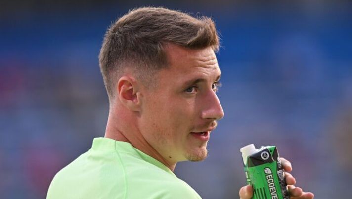 REGGIO EMILIA, ITALY - JUNE 02: Andrea Pinamonti of US Sassuolo looks on during the Serie A match between US Sassuolo and ACF Fiorentina at Mapei Stadium - Citta' del Tricolore on June 02, 2023 in Reggio Emilia, Italy. (Photo by Alessandro Sabattini/Getty Images) UFFICIALE – Pinamonti è un giocatore del Genoa: il comunicato e la formula - immagine 1