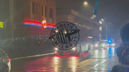 VIDEO, Milan-Girona: pullman rossonero arrivato a San Siro | PM News