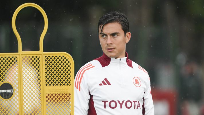 ROME, ITALY - SEPTEMBER 19: AS Roma player Paulo Dybala during training session at Centro Sportivo Fulvio Bernardini on September 19, 2024 in Rome, Italy. (Photo by Luciano Rossi/AS Roma via Getty Images) Le missioni di Juric: da Dybala a Soulé, il tecnico deve rilanciare i tesori della Roma - immagine 1