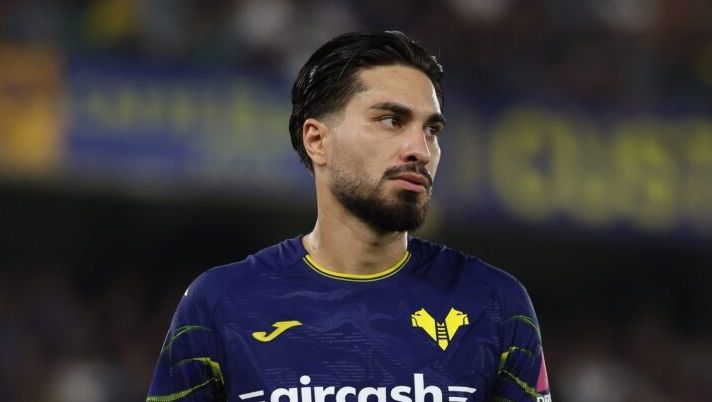VERONA, ITALY - SEPTEMBER 20: Suat Serdar of Hellas Verona looks on during the Serie A match between Hellas Verona FC and Juventus FC at Stadio Marcantonio Bentegodi on September 20, 2025 in Verona, Italy. (Photo by Francesco Scaccianoce/Getty Images) Verona, atteso un nuovo bollettino medico sulle condizioni di Serdar: cosa filtra - immagine 1