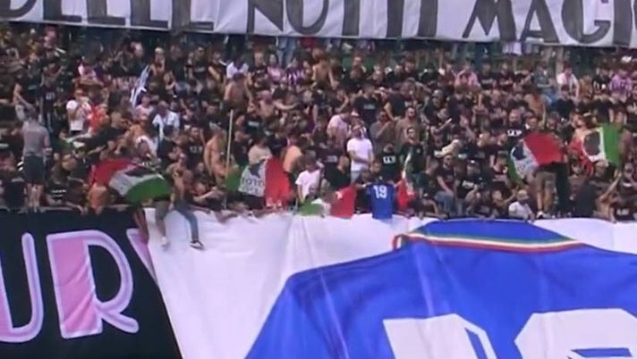 VIDEO Morte Schillaci, cordoglio dei tifosi del Palermo: il saluto da brividi - immagine 1