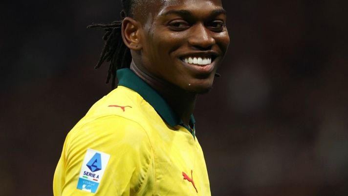 Leao ritrovato, Milan al comando della classifica: ma Fiorentina furiosa per il rigore