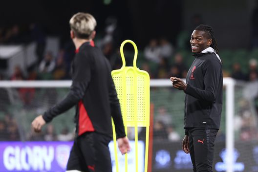 Leao show su Twitch: Maignan in chat, Saelemaekers collegato e spunta la Boniface dance- immagine 3